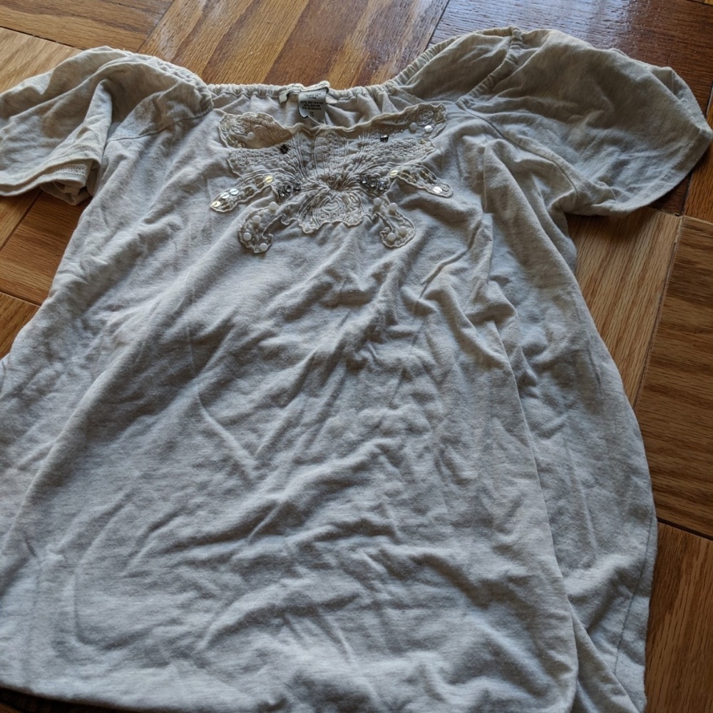 Flowy shirt with beaded/embroidered design